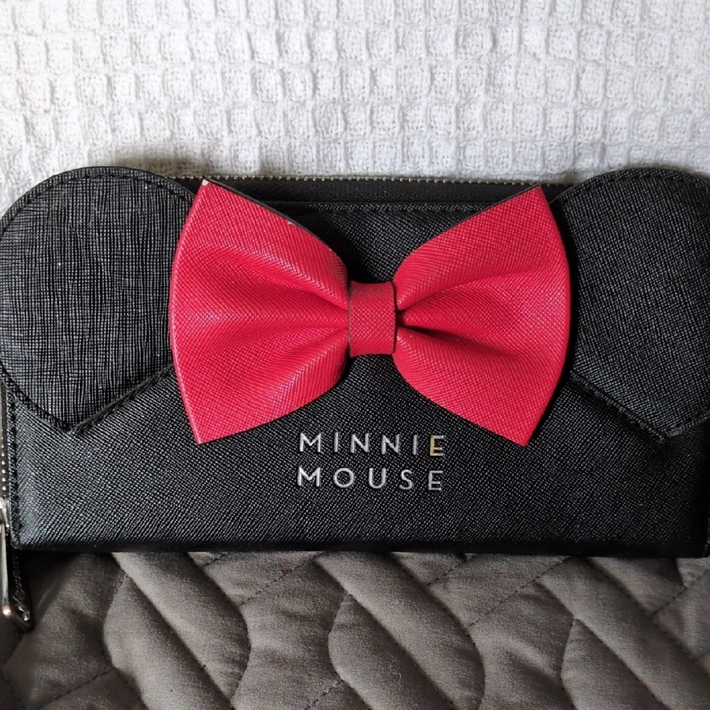 Loungefly Minnie Mouse Black Wallet with Pink Bow